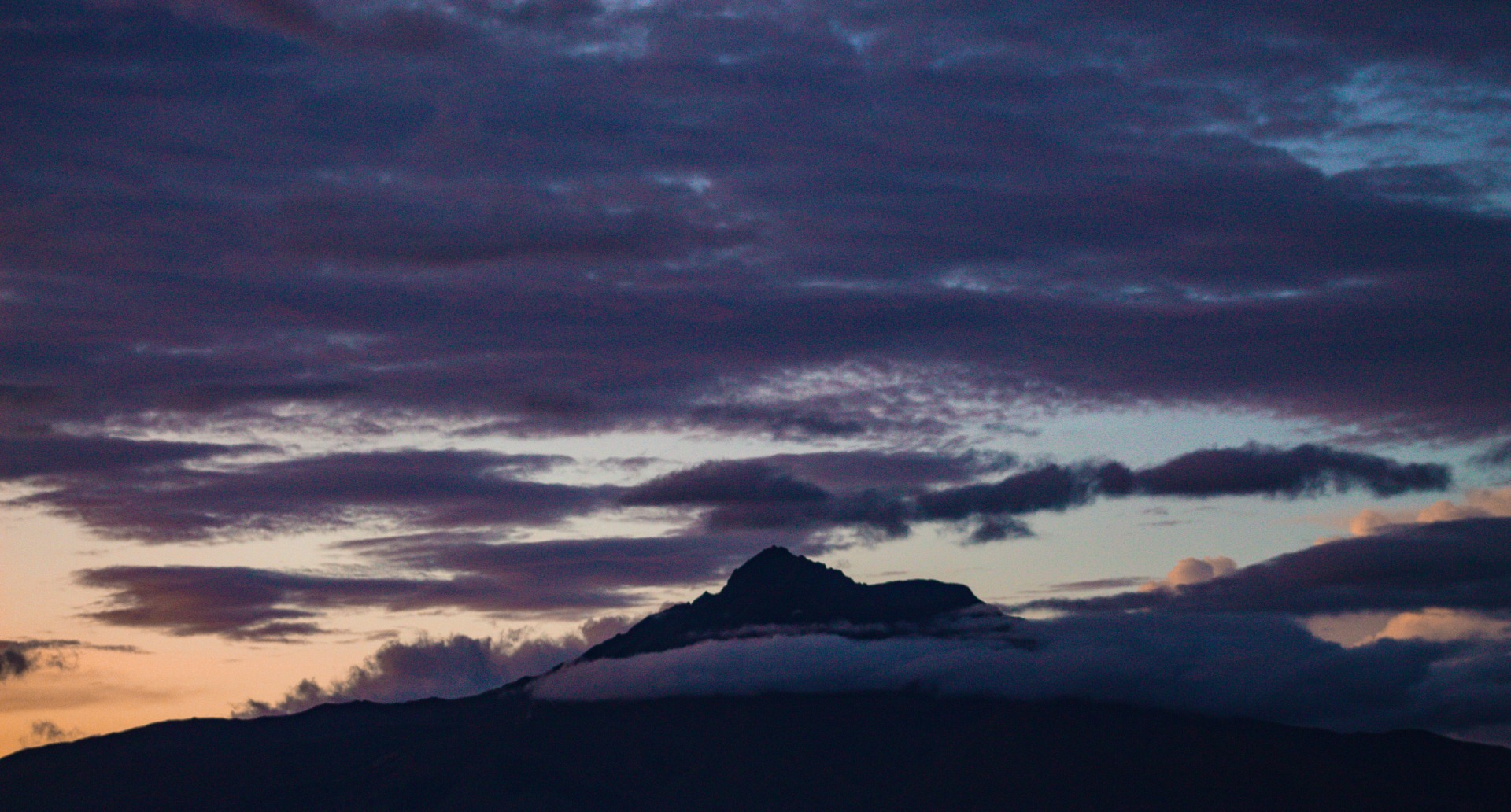 VULCÃO COTACACHI - ECUADOR